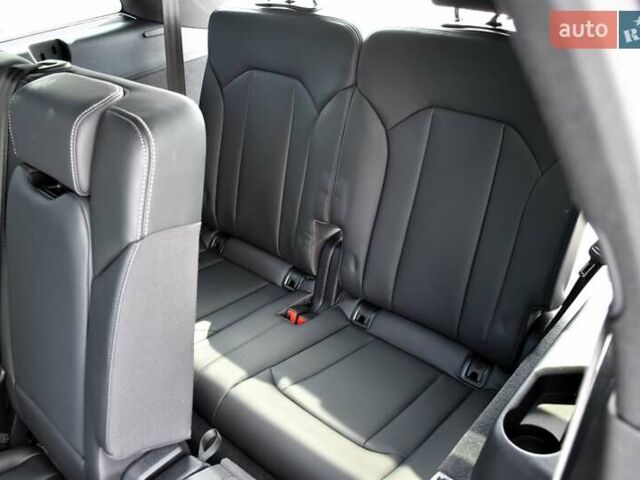 Серый Ауди SQ7, объемом двигателя 4 л и пробегом 87 тыс. км за 66000 $, фото 74 на Automoto.ua