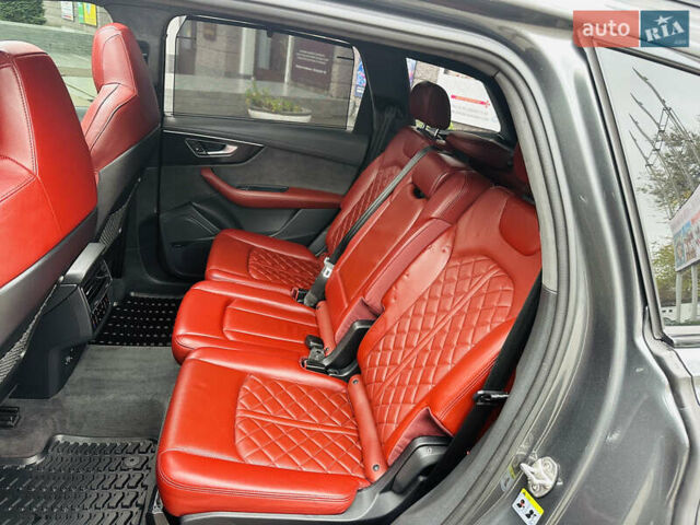 Серый Ауди SQ7, объемом двигателя 4 л и пробегом 111 тыс. км за 64000 $, фото 36 на Automoto.ua