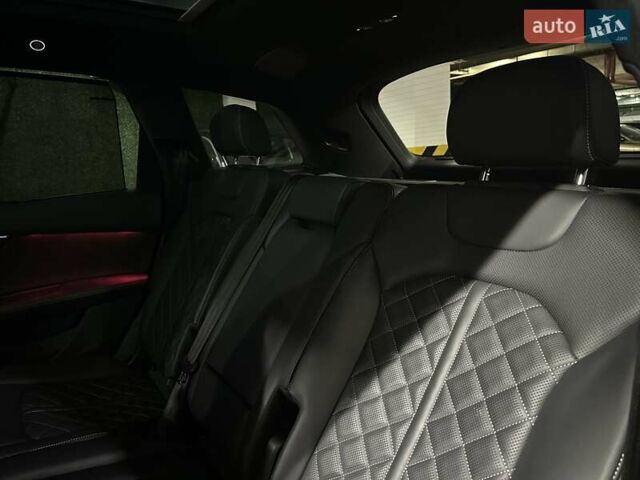 Серый Ауди SQ7, объемом двигателя 4 л и пробегом 90 тыс. км за 68700 $, фото 74 на Automoto.ua