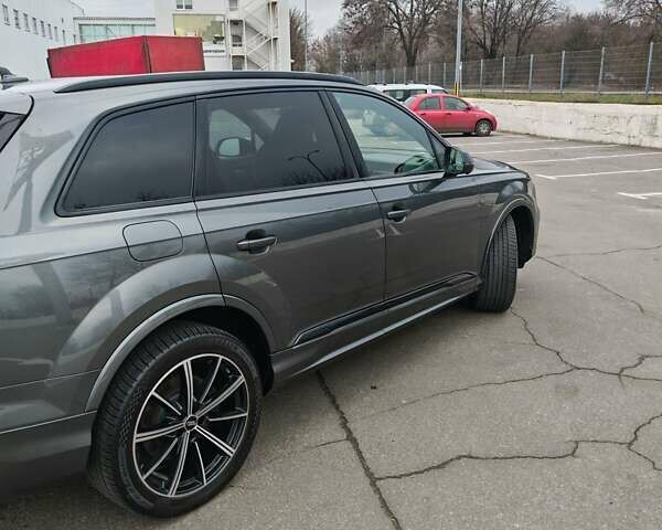 Сірий Ауді SQ7, об'ємом двигуна 4 л та пробігом 72 тис. км за 68000 $, фото 5 на Automoto.ua