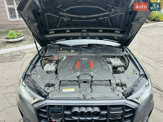Серый Ауди SQ7, объемом двигателя 4 л и пробегом 111 тыс. км за 64000 $, фото 40 на Automoto.ua