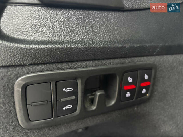 Серый Ауди SQ7, объемом двигателя 4 л и пробегом 78 тыс. км за 42000 $, фото 23 на Automoto.ua