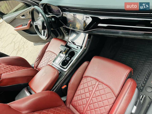 Серый Ауди SQ7, объемом двигателя 4 л и пробегом 111 тыс. км за 64000 $, фото 30 на Automoto.ua