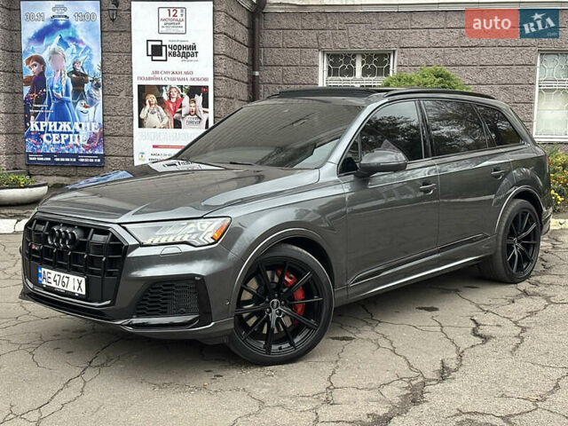 Серый Ауди SQ7, объемом двигателя 4 л и пробегом 111 тыс. км за 64000 $, фото 3 на Automoto.ua