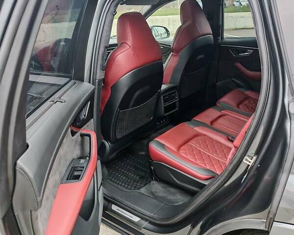 Сірий Ауді SQ7, об'ємом двигуна 4 л та пробігом 72 тис. км за 68000 $, фото 10 на Automoto.ua