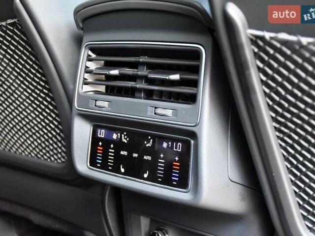Серый Ауди SQ7, объемом двигателя 4 л и пробегом 87 тыс. км за 66000 $, фото 65 на Automoto.ua