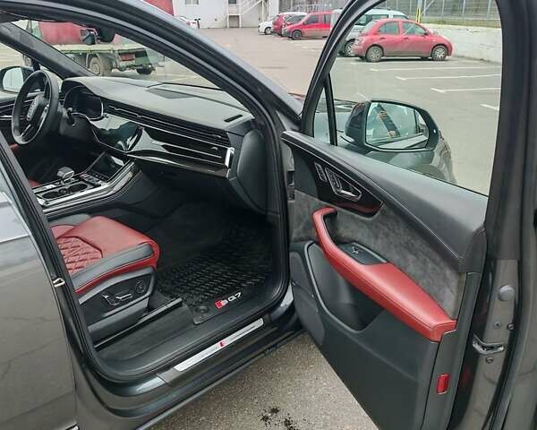 Сірий Ауді SQ7, об'ємом двигуна 4 л та пробігом 72 тис. км за 68000 $, фото 7 на Automoto.ua
