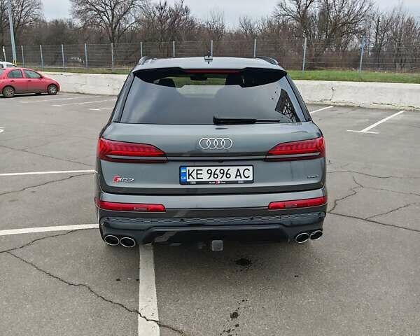 Сірий Ауді SQ7, об'ємом двигуна 4 л та пробігом 72 тис. км за 68000 $, фото 3 на Automoto.ua
