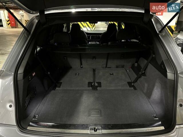 Серый Ауди SQ7, объемом двигателя 4 л и пробегом 90 тыс. км за 68700 $, фото 91 на Automoto.ua