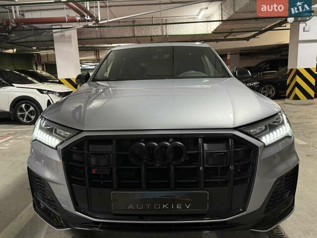 Серый Ауди SQ7, объемом двигателя 4 л и пробегом 90 тыс. км за 68700 $, фото 4 на Automoto.ua