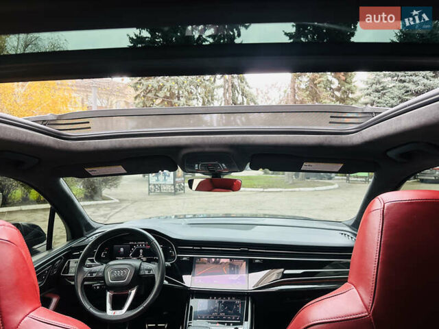 Серый Ауди SQ7, объемом двигателя 4 л и пробегом 111 тыс. км за 64000 $, фото 33 на Automoto.ua