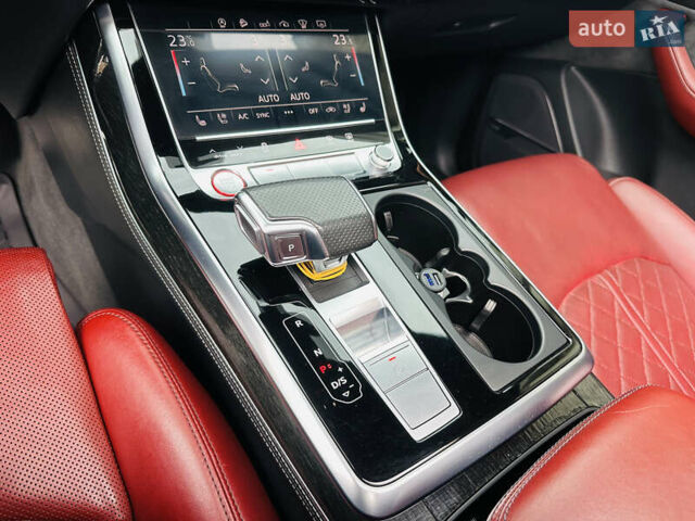 Серый Ауди SQ7, объемом двигателя 4 л и пробегом 111 тыс. км за 64000 $, фото 29 на Automoto.ua