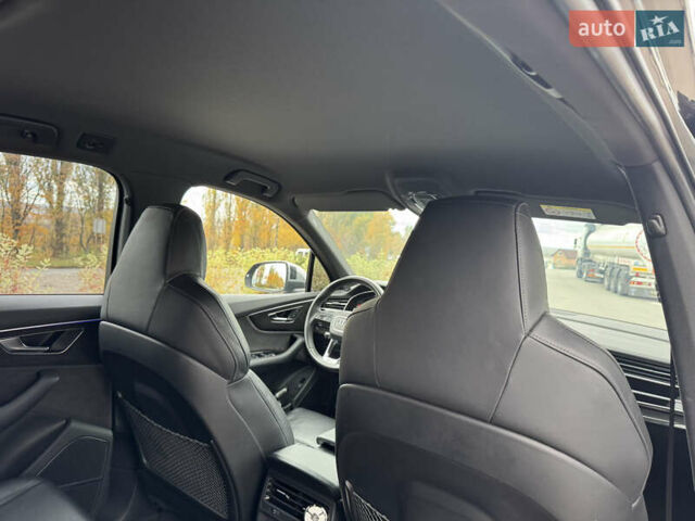 Сірий Ауді SQ7, об'ємом двигуна 4 л та пробігом 113 тис. км за 71900 $, фото 34 на Automoto.ua