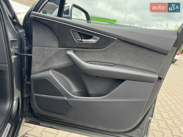 Сірий Ауді SQ7, об'ємом двигуна 4 л та пробігом 113 тис. км за 71900 $, фото 37 на Automoto.ua