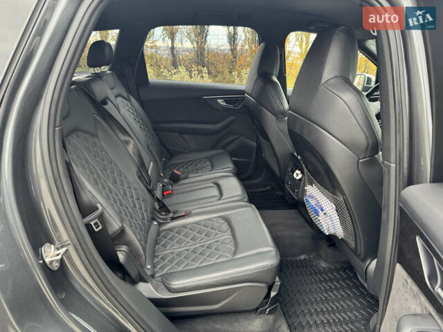 Сірий Ауді SQ7, об'ємом двигуна 4 л та пробігом 113 тис. км за 71900 $, фото 30 на Automoto.ua
