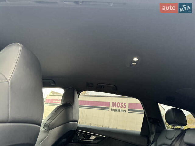 Сірий Ауді SQ7, об'ємом двигуна 4 л та пробігом 113 тис. км за 71900 $, фото 29 на Automoto.ua