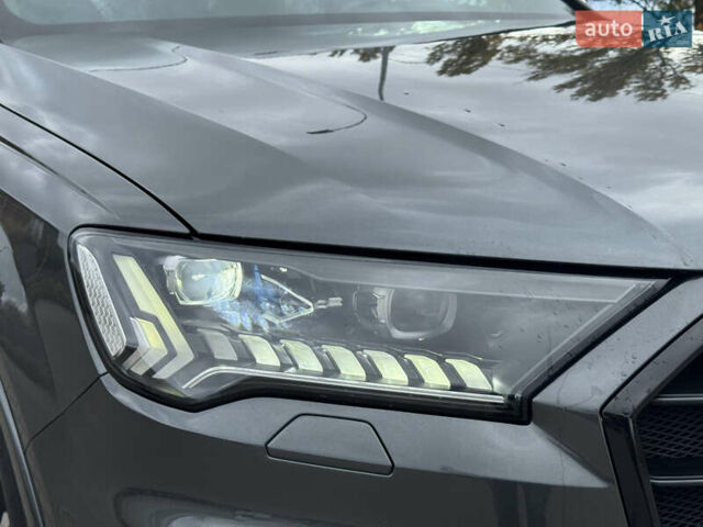 Сірий Ауді SQ7, об'ємом двигуна 4 л та пробігом 113 тис. км за 71900 $, фото 14 на Automoto.ua