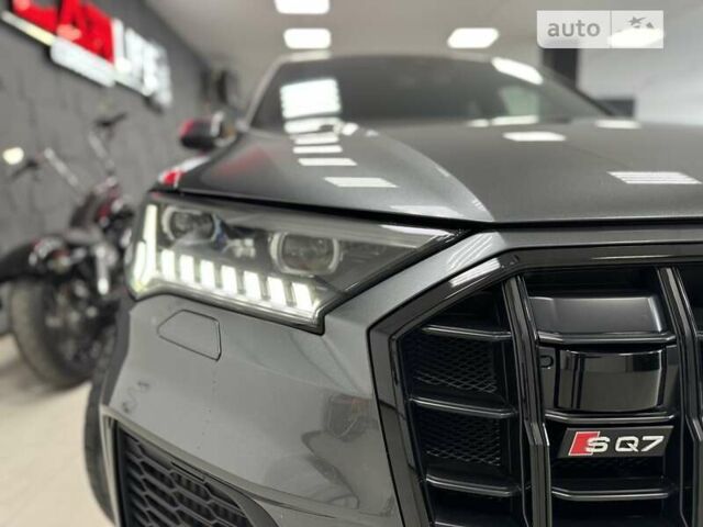 Сірий Ауді SQ7, об'ємом двигуна 4 л та пробігом 74 тис. км за 85500 $, фото 9 на Automoto.ua