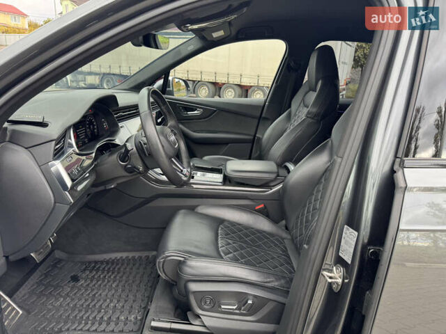 Сірий Ауді SQ7, об'ємом двигуна 4 л та пробігом 113 тис. км за 71900 $, фото 44 на Automoto.ua