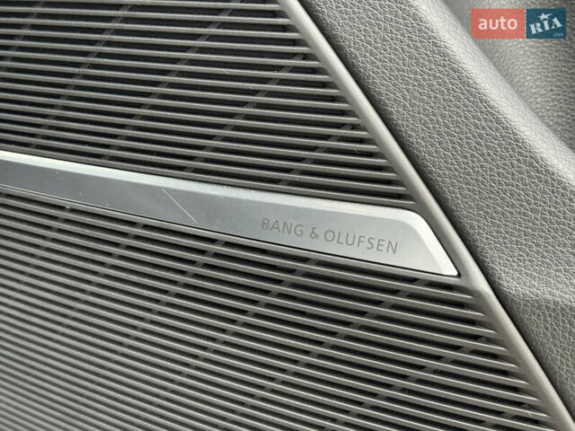 Сірий Ауді SQ7, об'ємом двигуна 4 л та пробігом 113 тис. км за 71900 $, фото 33 на Automoto.ua