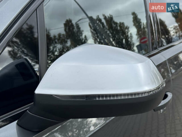 Сірий Ауді SQ7, об'ємом двигуна 4 л та пробігом 113 тис. км за 71900 $, фото 16 на Automoto.ua