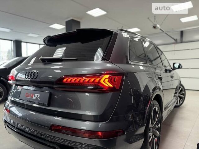 Сірий Ауді SQ7, об'ємом двигуна 4 л та пробігом 74 тис. км за 85500 $, фото 22 на Automoto.ua