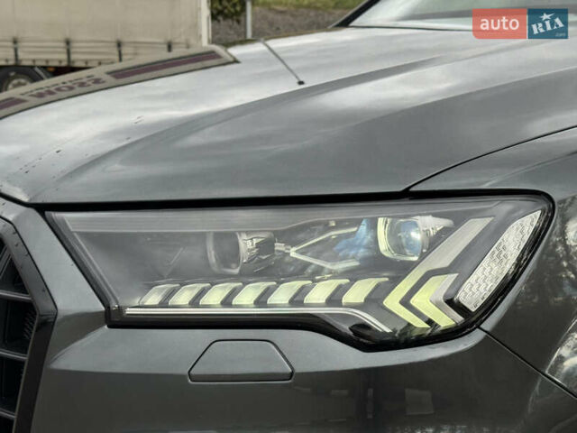 Сірий Ауді SQ7, об'ємом двигуна 4 л та пробігом 113 тис. км за 71900 $, фото 13 на Automoto.ua