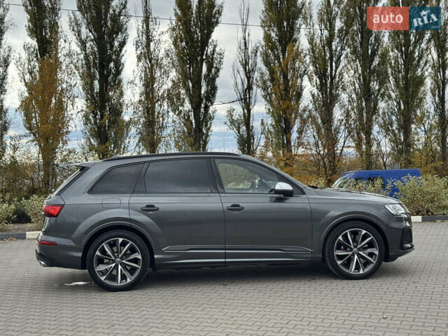Сірий Ауді SQ7, об'ємом двигуна 4 л та пробігом 113 тис. км за 71900 $, фото 8 на Automoto.ua