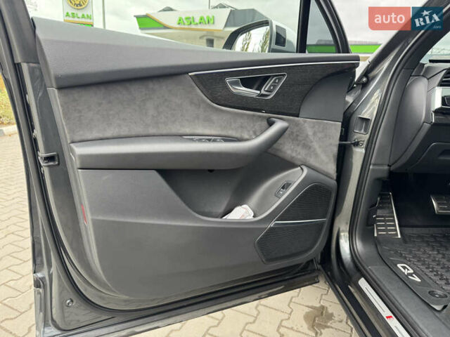 Сірий Ауді SQ7, об'ємом двигуна 4 л та пробігом 113 тис. км за 71900 $, фото 43 на Automoto.ua