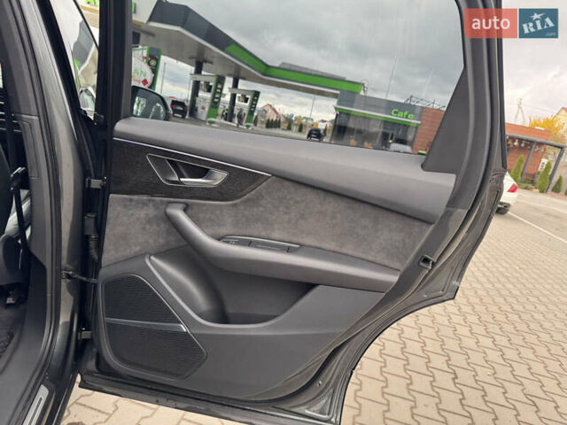 Сірий Ауді SQ7, об'ємом двигуна 4 л та пробігом 113 тис. км за 71900 $, фото 31 на Automoto.ua