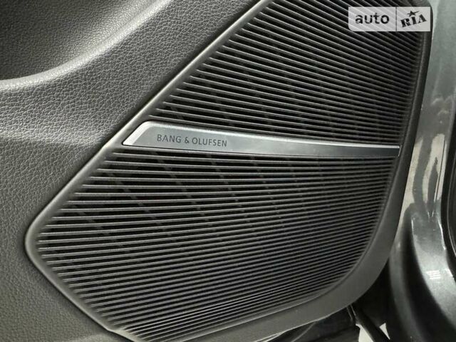 Сірий Ауді SQ7, об'ємом двигуна 4 л та пробігом 74 тис. км за 85500 $, фото 59 на Automoto.ua