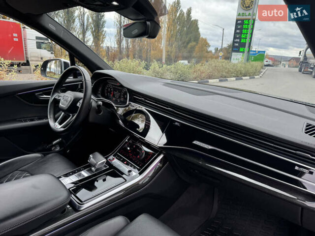 Сірий Ауді SQ7, об'ємом двигуна 4 л та пробігом 113 тис. км за 71900 $, фото 39 на Automoto.ua