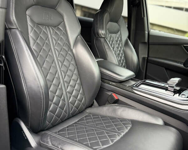 Серый Ауди SQ7, объемом двигателя 4 л и пробегом 114 тыс. км за 64900 $, фото 13 на Automoto.ua