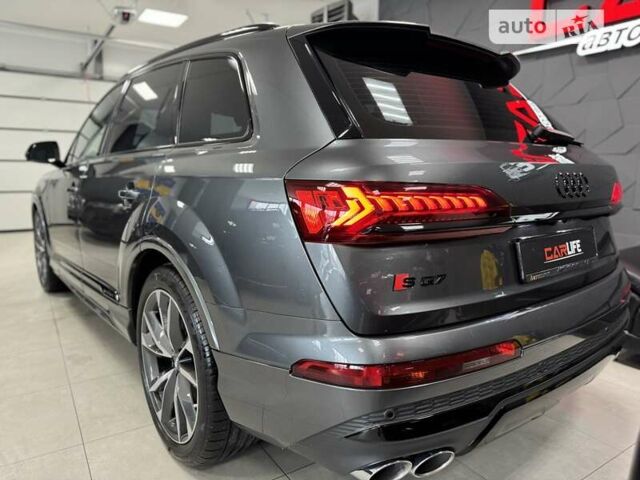 Сірий Ауді SQ7, об'ємом двигуна 4 л та пробігом 74 тис. км за 85500 $, фото 38 на Automoto.ua