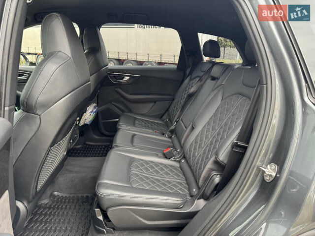 Сірий Ауді SQ7, об'ємом двигуна 4 л та пробігом 113 тис. км за 71900 $, фото 26 на Automoto.ua