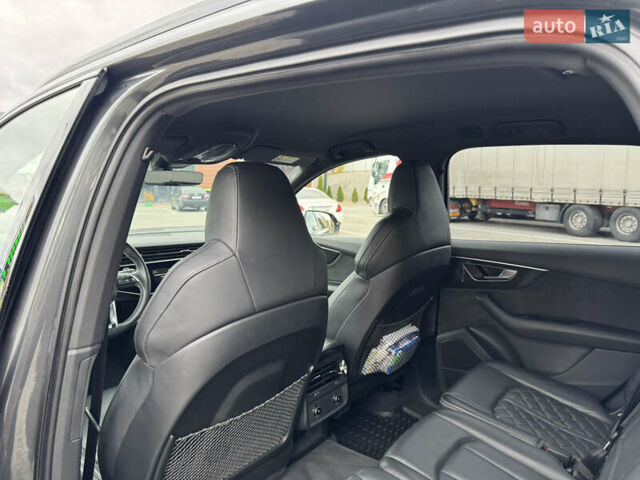 Сірий Ауді SQ7, об'ємом двигуна 4 л та пробігом 113 тис. км за 71900 $, фото 28 на Automoto.ua