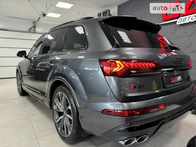 Сірий Ауді SQ7, об'ємом двигуна 4 л та пробігом 74 тис. км за 85500 $, фото 35 на Automoto.ua