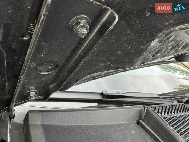 Сірий Ауді SQ7, об'ємом двигуна 4 л та пробігом 113 тис. км за 71900 $, фото 56 на Automoto.ua