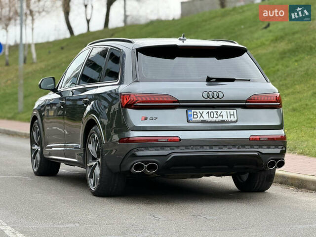 Серый Ауди SQ7, объемом двигателя 4 л и пробегом 114 тыс. км за 64900 $, фото 3 на Automoto.ua