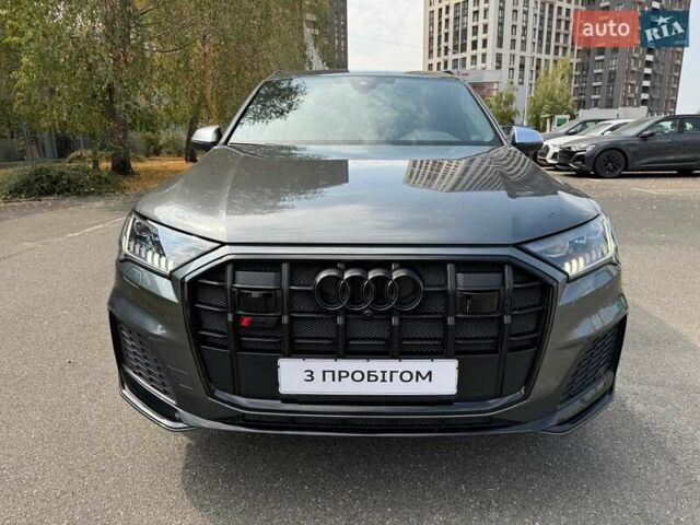 Серый Ауди SQ7, объемом двигателя 4 л и пробегом 85 тыс. км за 92200 $, фото 2 на Automoto.ua