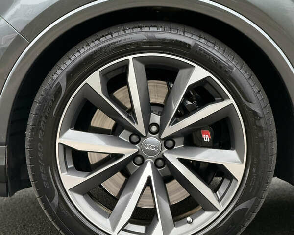 Серый Ауди SQ7, объемом двигателя 4 л и пробегом 114 тыс. км за 64900 $, фото 15 на Automoto.ua