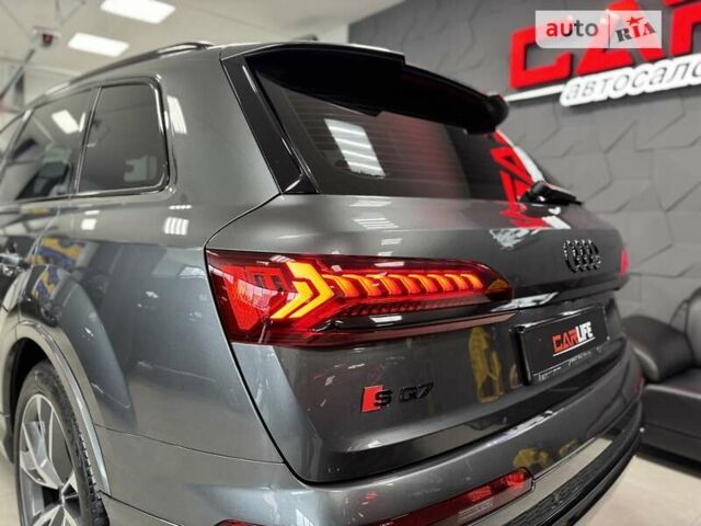 Сірий Ауді SQ7, об'ємом двигуна 4 л та пробігом 74 тис. км за 85500 $, фото 36 на Automoto.ua