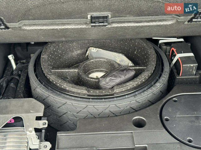 Сірий Ауді SQ7, об'ємом двигуна 4 л та пробігом 113 тис. км за 71900 $, фото 25 на Automoto.ua