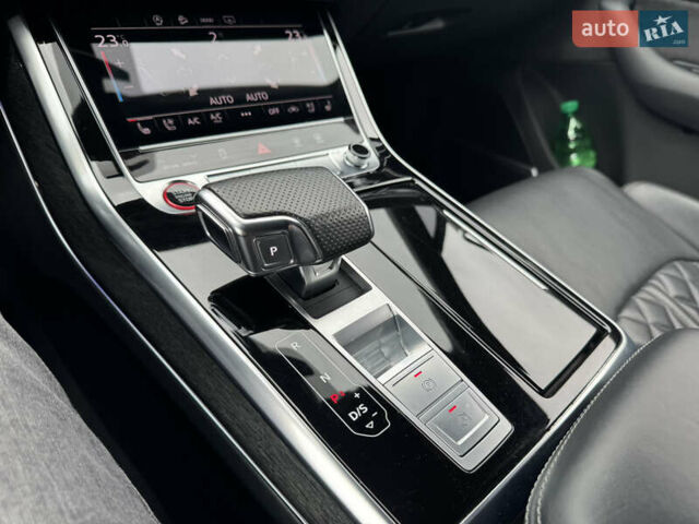 Сірий Ауді SQ7, об'ємом двигуна 4 л та пробігом 113 тис. км за 71900 $, фото 51 на Automoto.ua