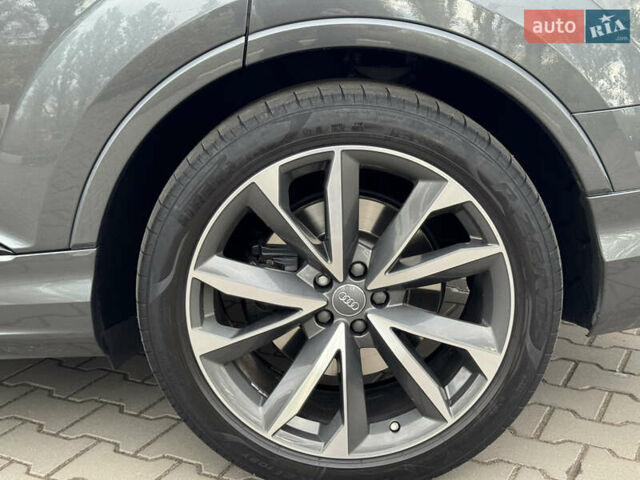 Сірий Ауді SQ7, об'ємом двигуна 4 л та пробігом 113 тис. км за 71900 $, фото 18 на Automoto.ua
