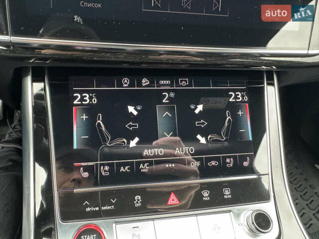 Сірий Ауді SQ7, об'ємом двигуна 4 л та пробігом 113 тис. км за 71900 $, фото 52 на Automoto.ua