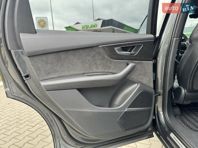 Сірий Ауді SQ7, об'ємом двигуна 4 л та пробігом 113 тис. км за 71900 $, фото 27 на Automoto.ua