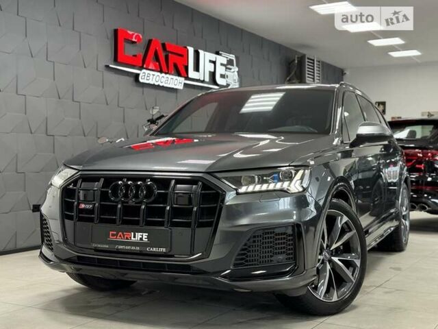 Серый Ауди SQ7, объемом двигателя 4 л и пробегом 74 тыс. км за 85500 $, фото 1 на Automoto.ua