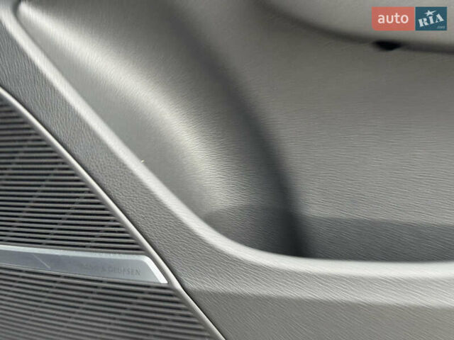Сірий Ауді SQ7, об'ємом двигуна 4 л та пробігом 113 тис. км за 71900 $, фото 32 на Automoto.ua