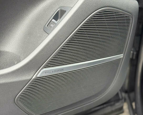 Серый Ауди SQ7, объемом двигателя 4 л и пробегом 114 тыс. км за 64900 $, фото 12 на Automoto.ua